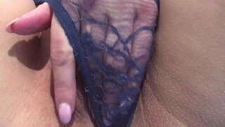 Viņas maksts vajag gaili. Tuvplāna