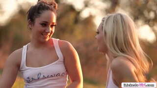 Лесбиянка доно сия тӧрышкӧ натуралка встречаен, дӓ ну а вара тӹдӹн нӹлӹш киска