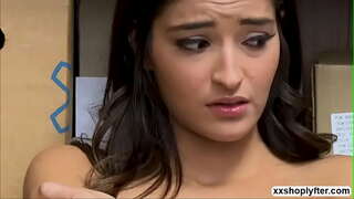 Zdenerwowany Oficer w końcu dostaje szansę przelecieć Emily Willis nowotworem