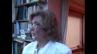 Xhamster.com 2662724 granny w prebodol mačička pásy a hračky